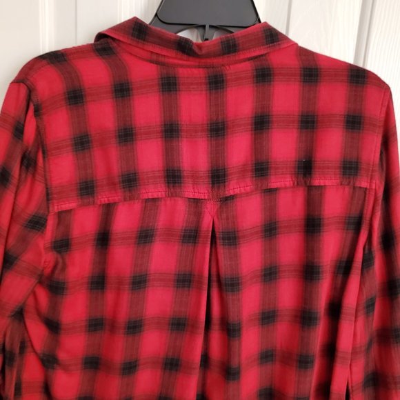 American Eagle boyfriend fit button-down long sleeves shirt size medium. - Picture 10 of 11